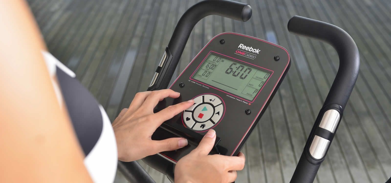 Crosstrainerin n&auml;ytt&ouml; & konsoli